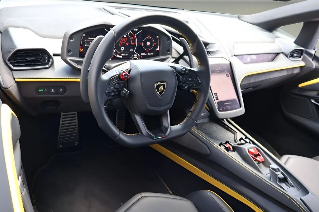 2025 Lamborghini Revuelto - Image 11 of 31