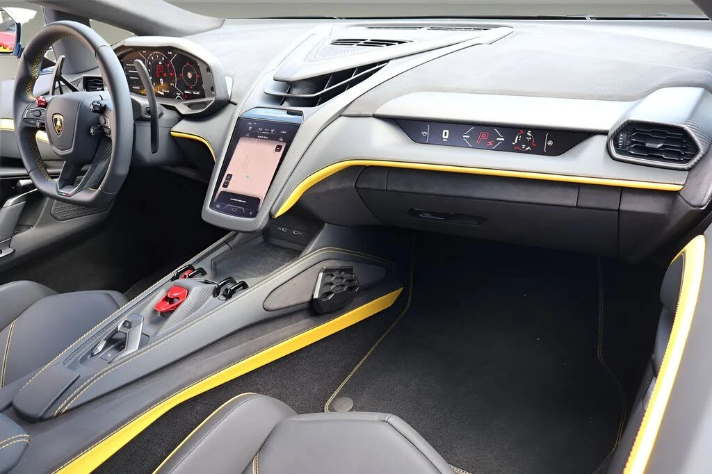 2025 Lamborghini Revuelto - Image 13 of 31