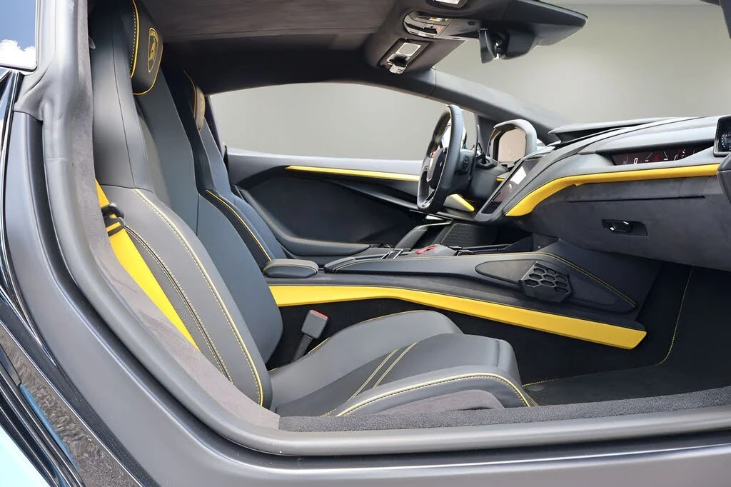 2025 Lamborghini Revuelto - Image 12 of 31