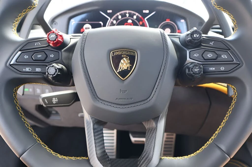 2025 Lamborghini Revuelto - Image 20 of 31