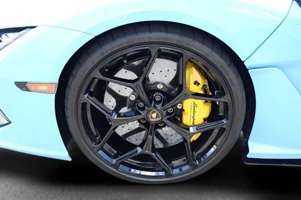 2025 Lamborghini Revuelto - Image 31 of 31