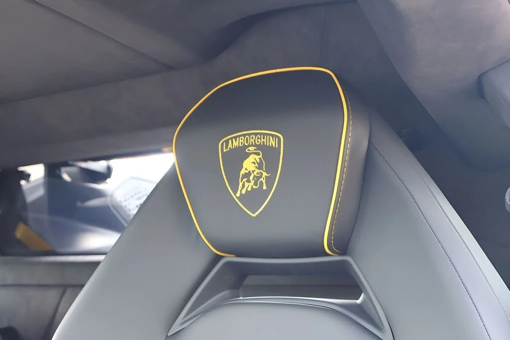 2025 Lamborghini Revuelto - Image 10 of 31