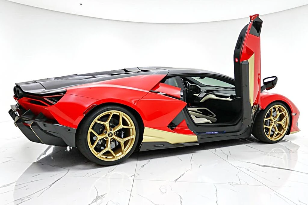 2025 Lamborghini Revuelto - Image 14 of 31