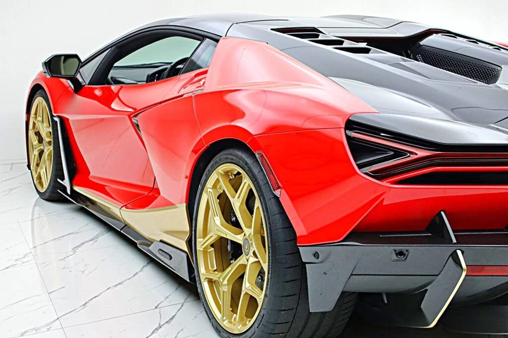 2025 Lamborghini Revuelto - Image 9 of 31