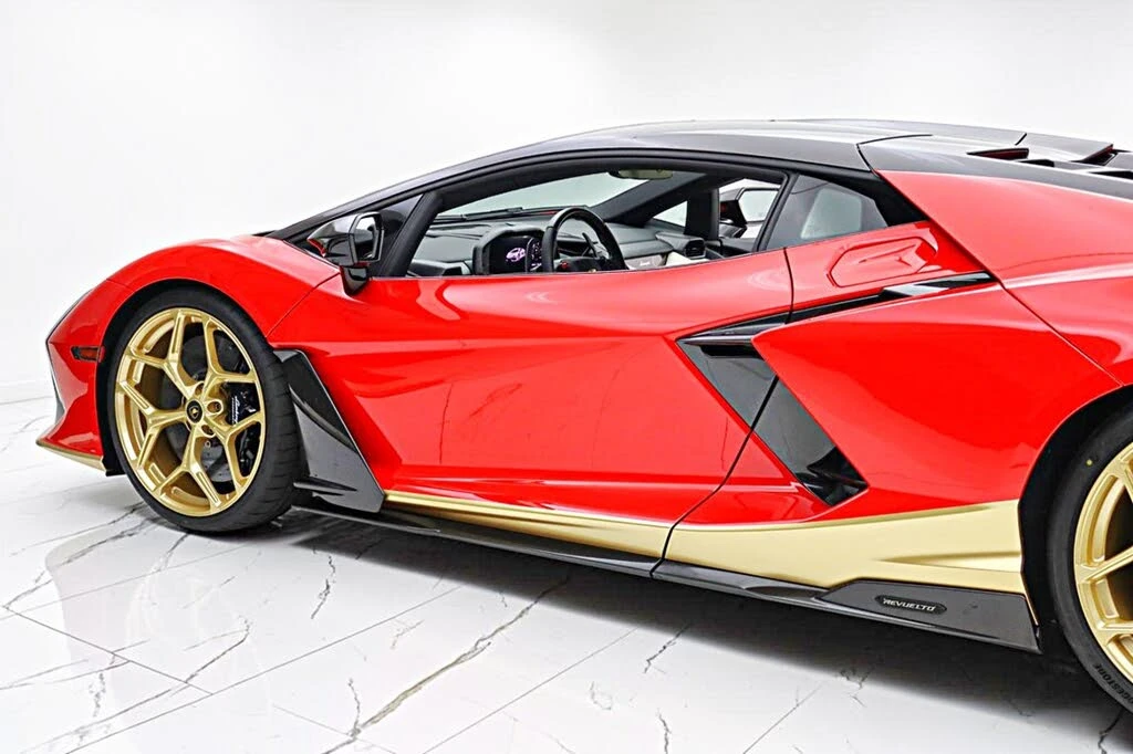 2025 Lamborghini Revuelto - Image 7 of 31