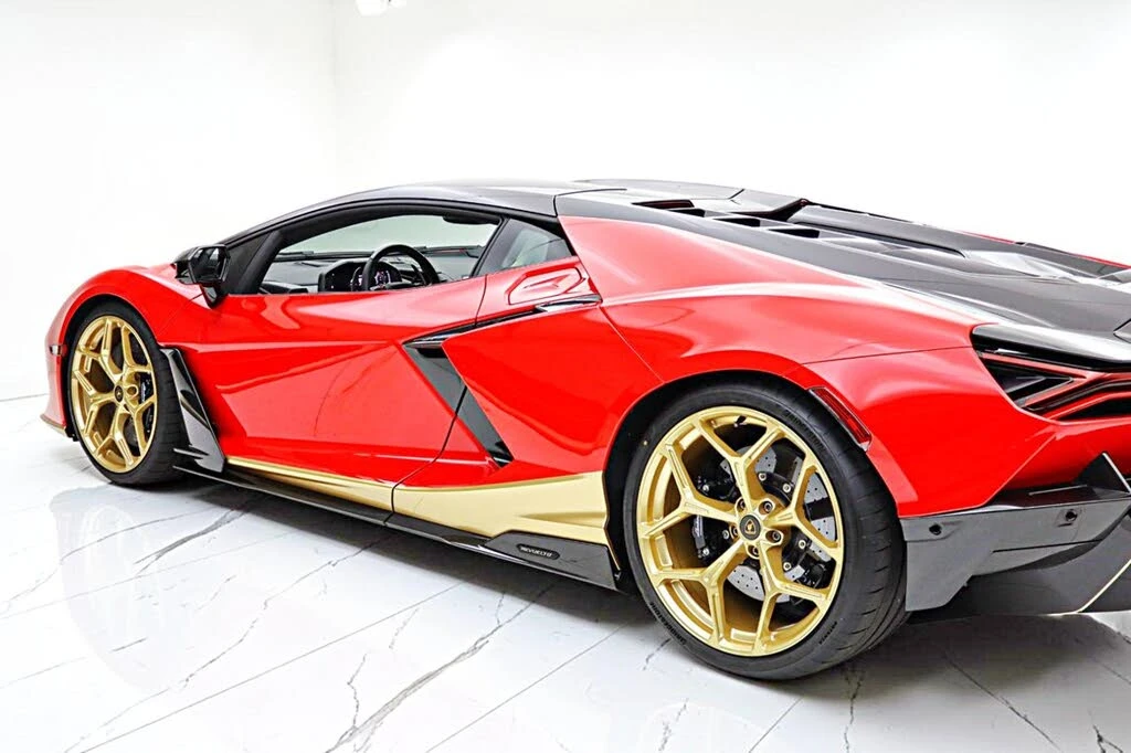 2025 Lamborghini Revuelto - Image 8 of 31
