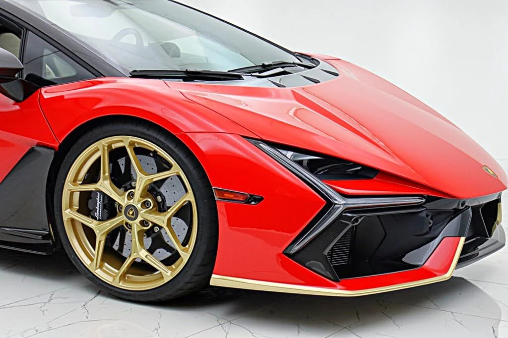 2025 Lamborghini Revuelto - Image 21 of 31