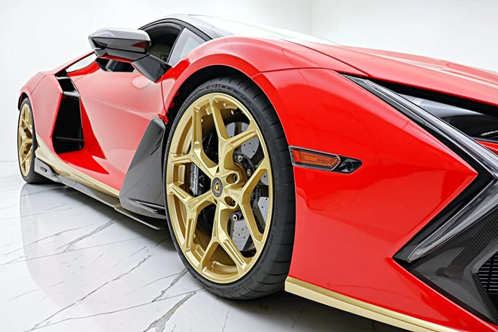 2025 Lamborghini Revuelto - Image 27 of 31
