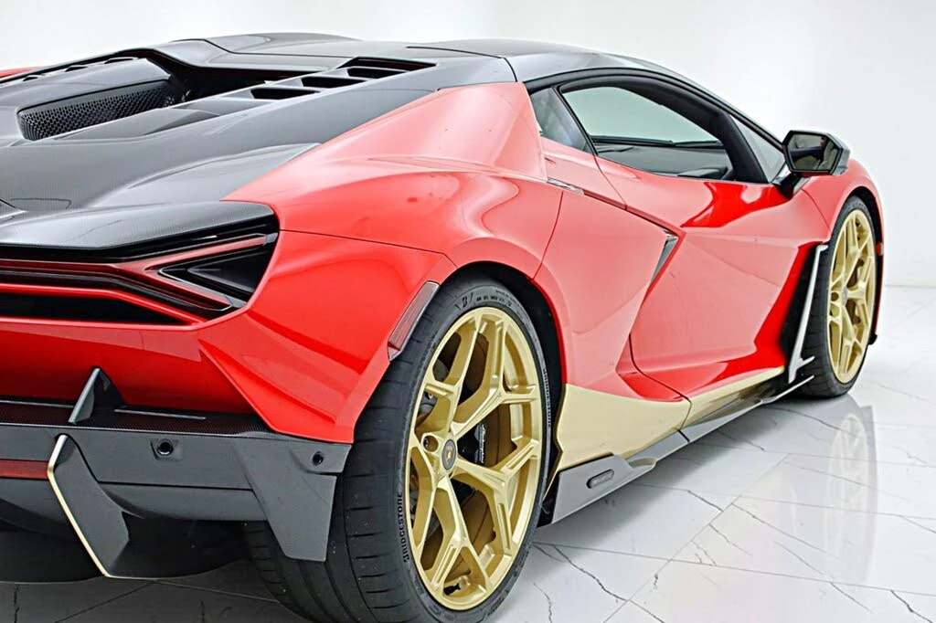 2025 Lamborghini Revuelto - Image 11 of 31