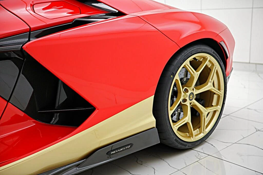 2025 Lamborghini Revuelto - Image 18 of 31