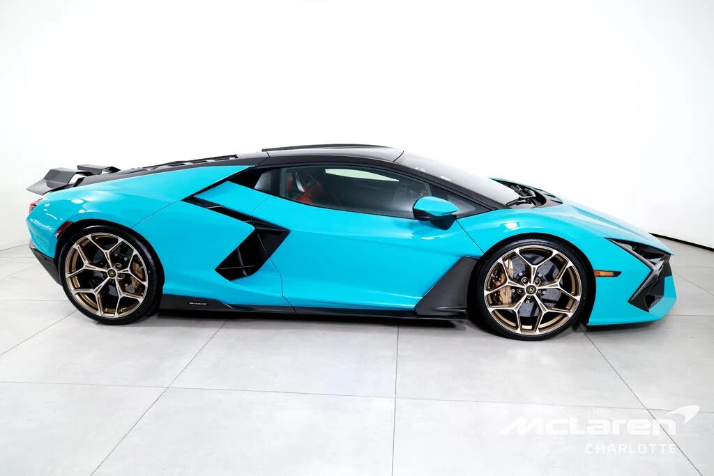 2025 Lamborghini Revuelto - Image 10 of 31