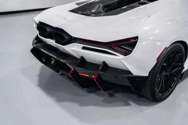 2025 Lamborghini Revuelto - Image 28 of 31