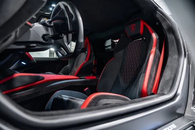 2025 Lamborghini Revuelto - Image 11 of 31