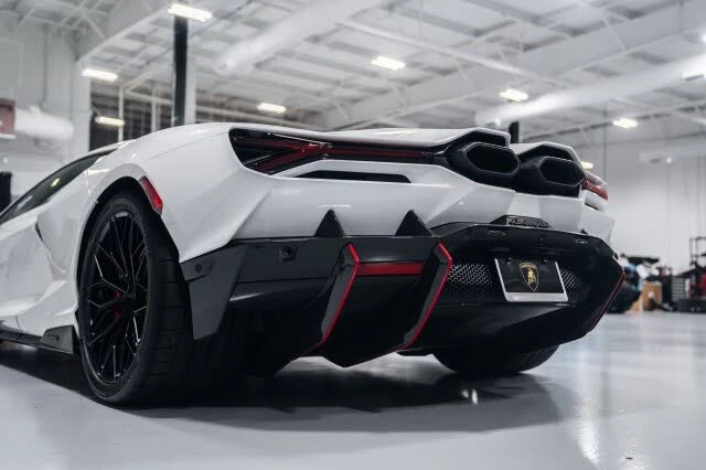 2025 Lamborghini Revuelto - Image 29 of 31
