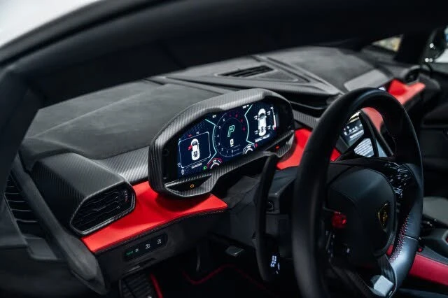 2025 Lamborghini Revuelto - Image 14 of 31