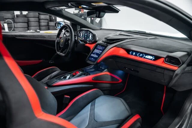 2025 Lamborghini Revuelto - Image 12 of 31