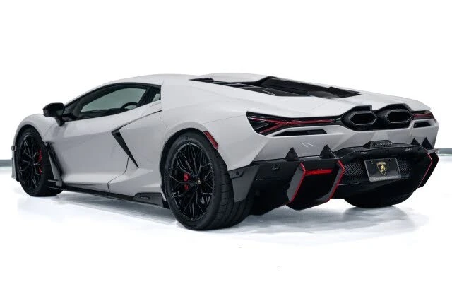 2025 Lamborghini Revuelto - Image 7 of 31