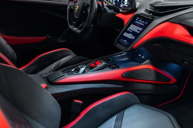 2025 Lamborghini Revuelto - Image 20 of 31
