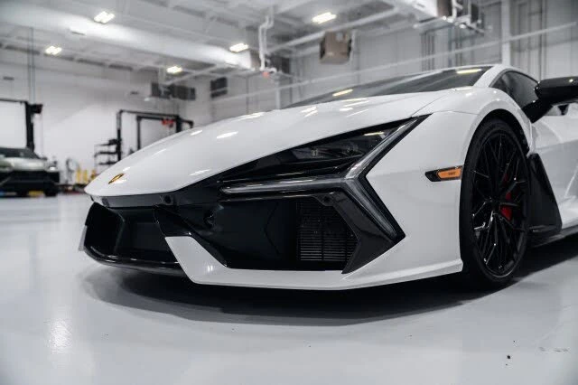 2025 Lamborghini Revuelto - Image 23 of 31