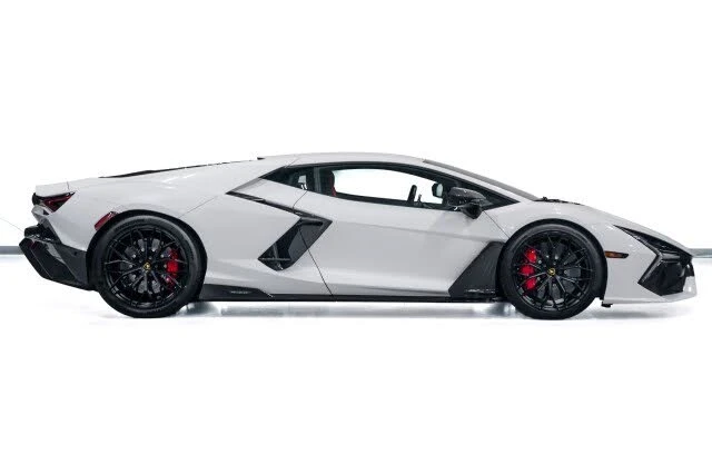 2025 Lamborghini Revuelto - Image 5 of 31