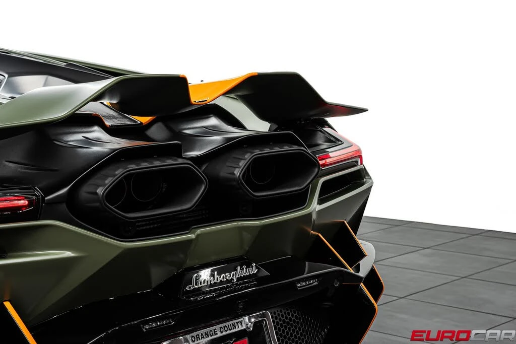 2025 Lamborghini Revuelto - Image 27 of 31