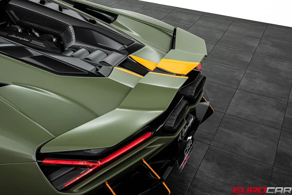 2025 Lamborghini Revuelto - Image 24 of 31