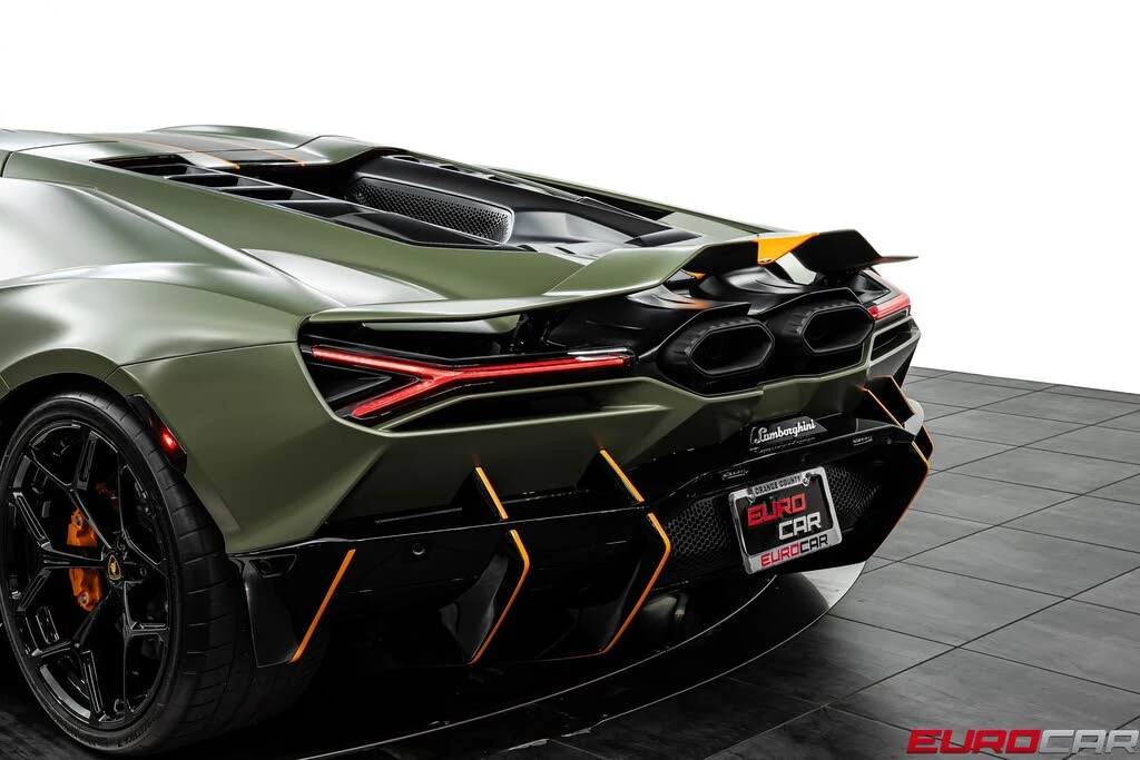 2025 Lamborghini Revuelto - Image 22 of 31