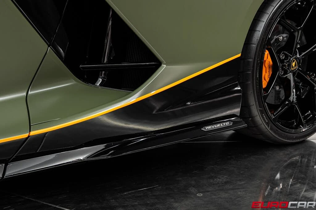 2025 Lamborghini Revuelto - Image 20 of 31