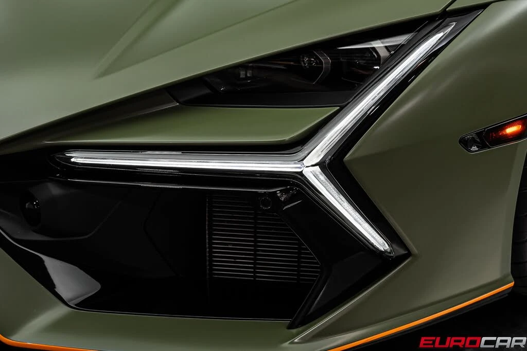 2025 Lamborghini Revuelto - Image 13 of 31