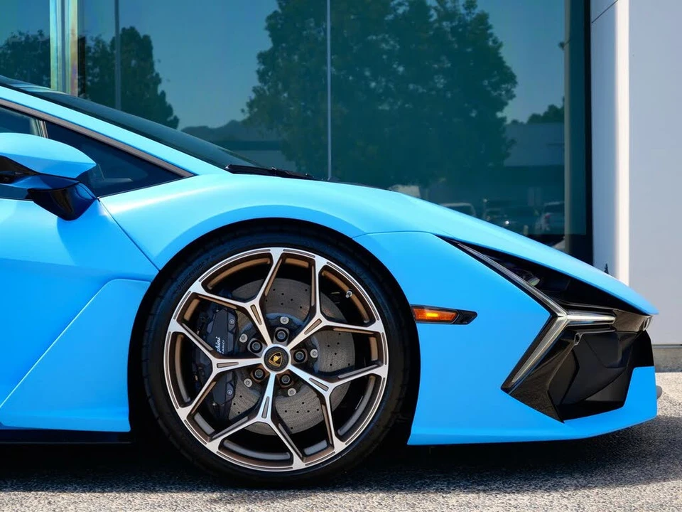 2025 Lamborghini Revuelto - Image 9 of 26