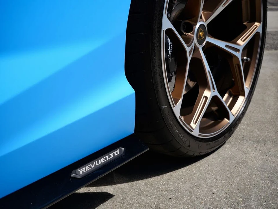 2025 Lamborghini Revuelto - Image 12 of 26