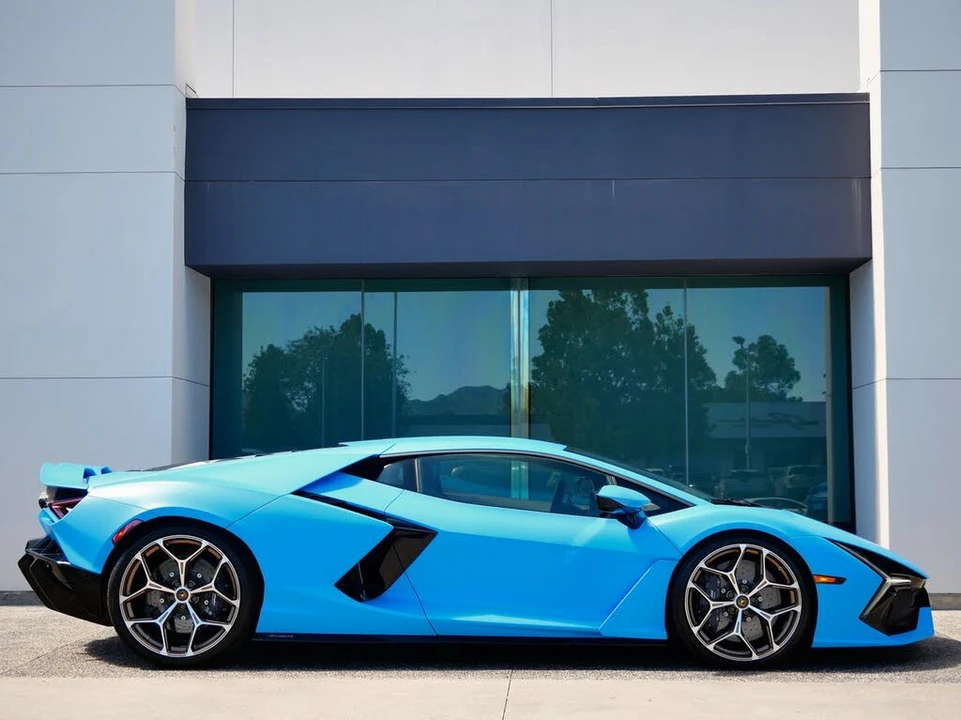 2025 Lamborghini Revuelto - Image 2 of 26