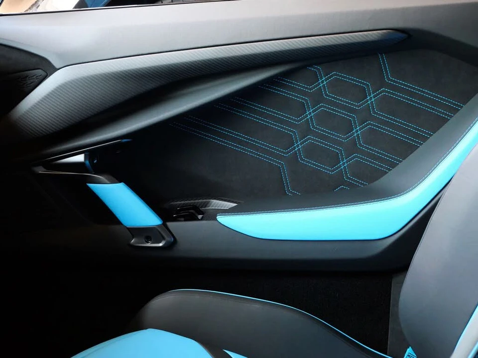 2025 Lamborghini Revuelto - Image 21 of 26