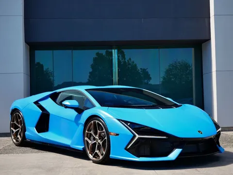 2025 Lamborghini Revuelto AWD