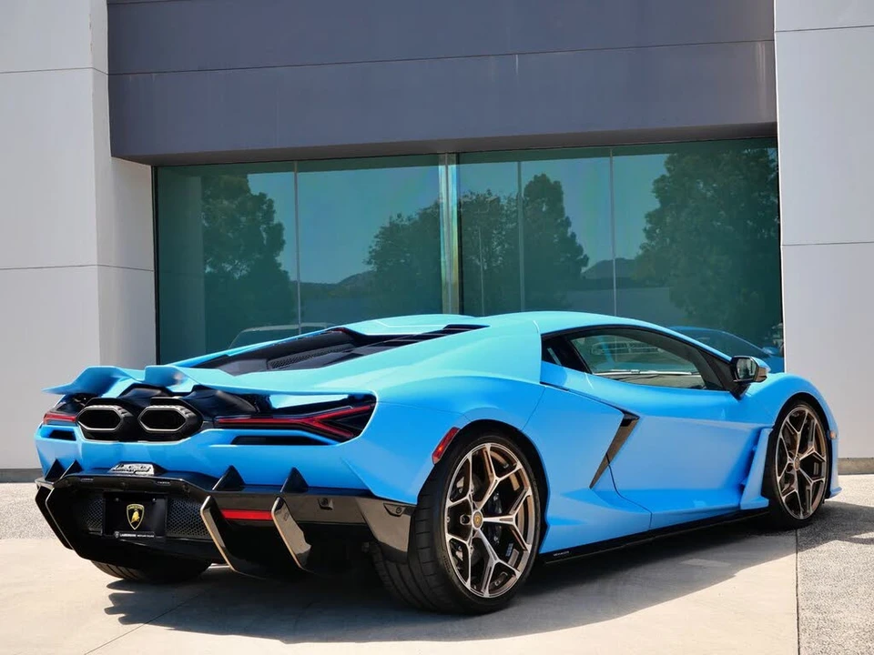 2025 Lamborghini Revuelto - Image 3 of 26
