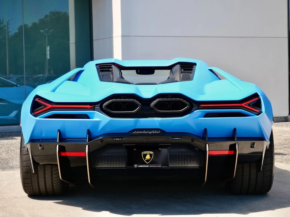2025 Lamborghini Revuelto - Image 4 of 26