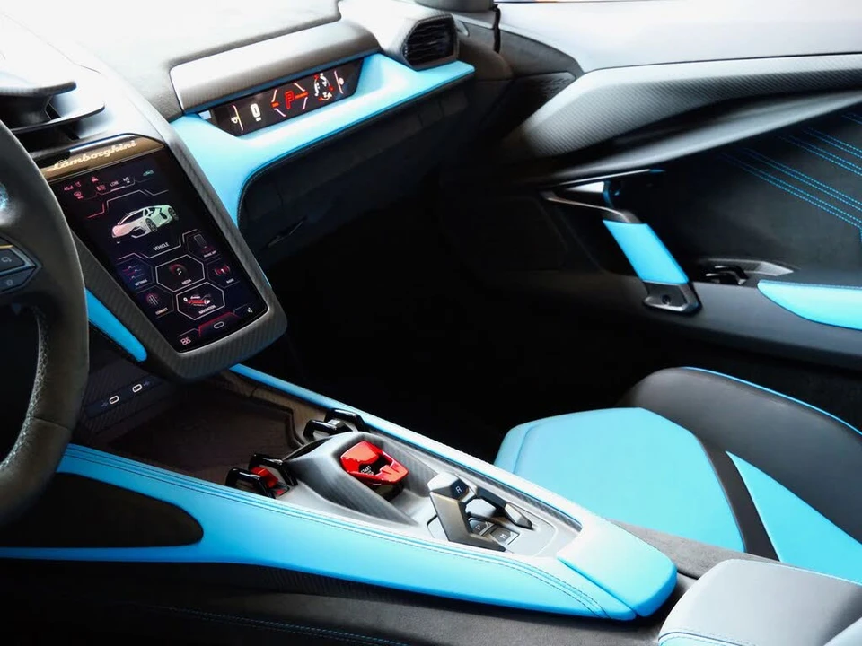 2025 Lamborghini Revuelto - Image 20 of 26