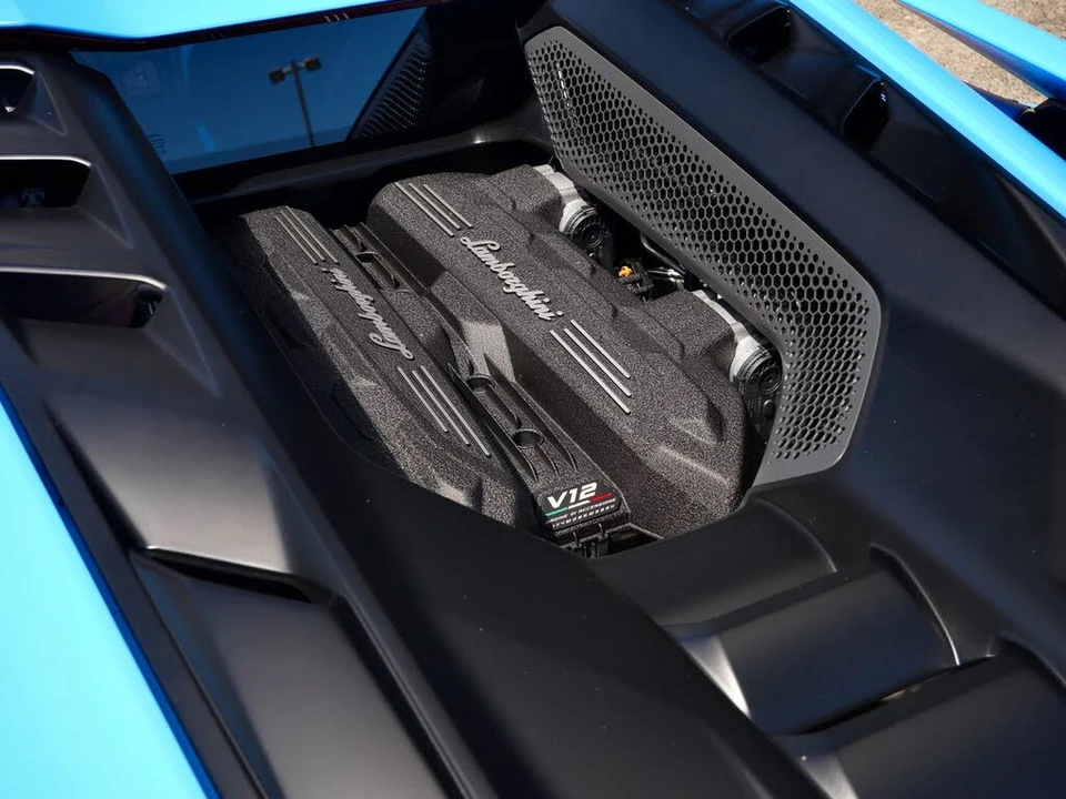 2025 Lamborghini Revuelto - Image 11 of 26