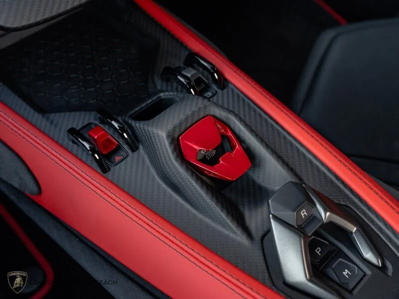 2025 Lamborghini Revuelto - Image 17 of 31