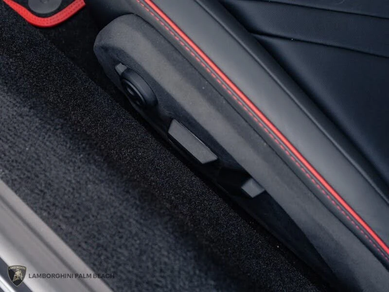 2025 Lamborghini Revuelto - Image 28 of 31