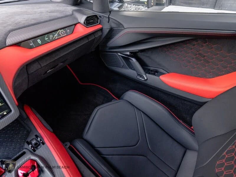 2025 Lamborghini Revuelto - Image 15 of 31