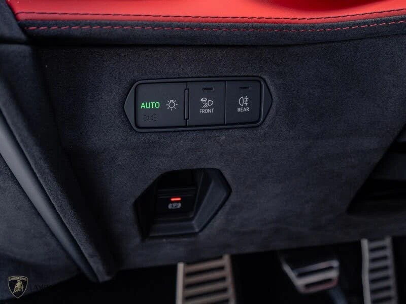 2025 Lamborghini Revuelto - Image 29 of 31
