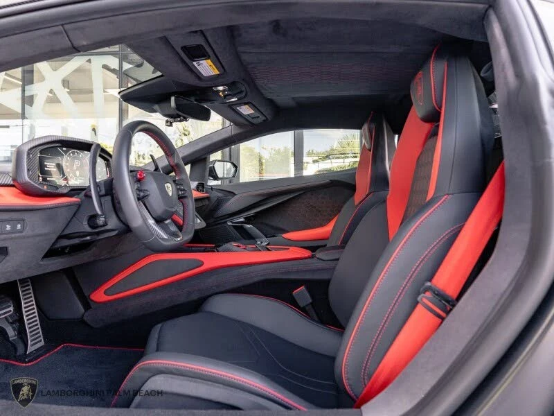2025 Lamborghini Revuelto - Image 25 of 31