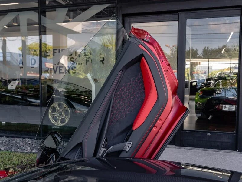 2025 Lamborghini Revuelto - Image 30 of 31