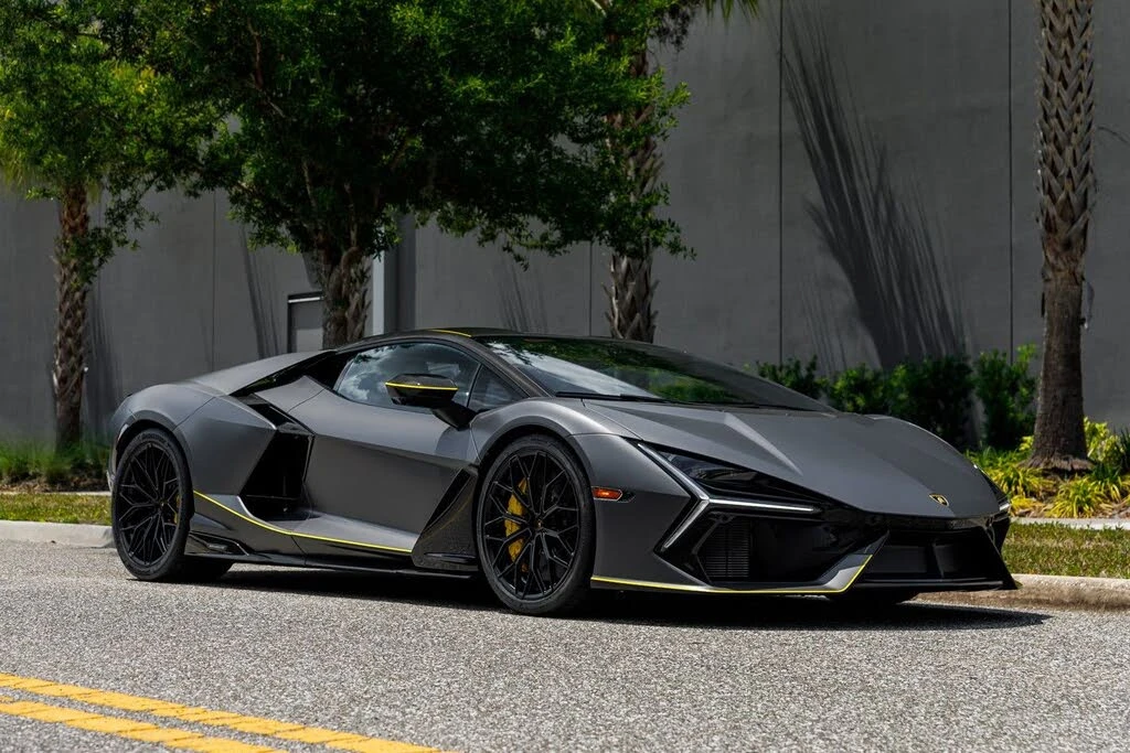 2025 Lamborghini Revuelto - Image 10 of 31