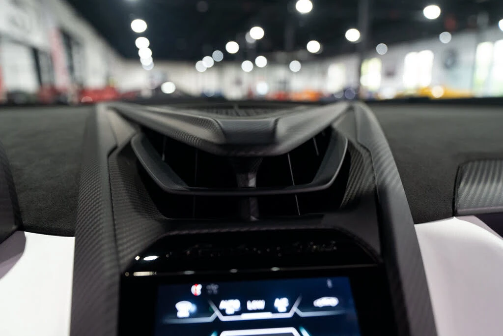 2025 Lamborghini Revuelto - Image 25 of 31