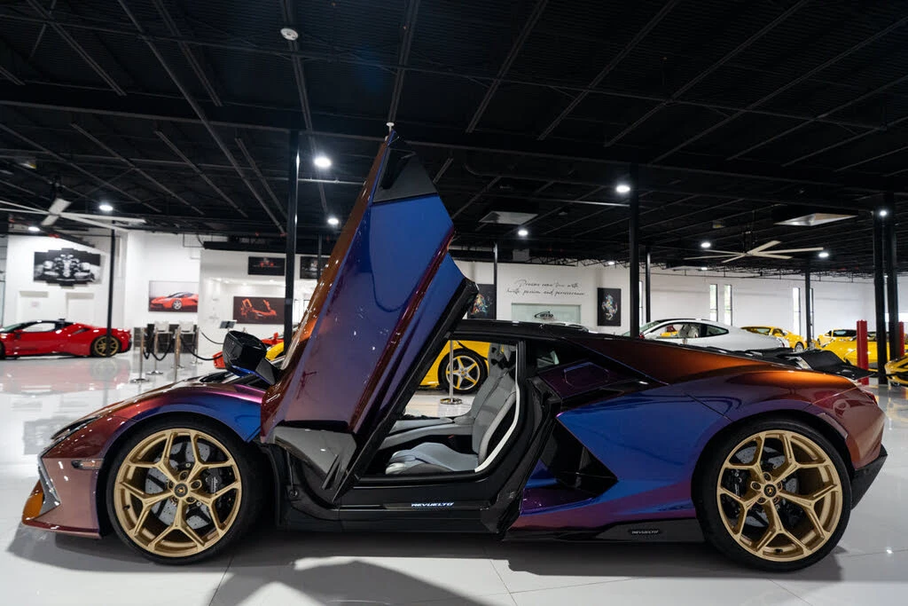 2025 Lamborghini Revuelto - Image 4 of 31