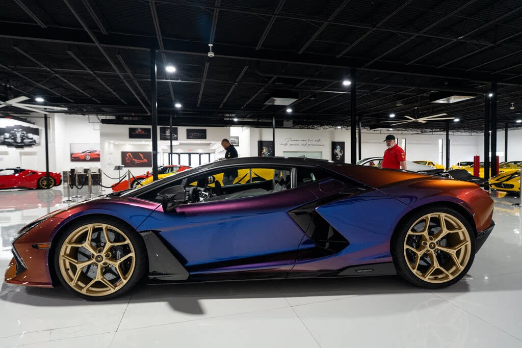 2025 Lamborghini Revuelto - Image 12 of 31