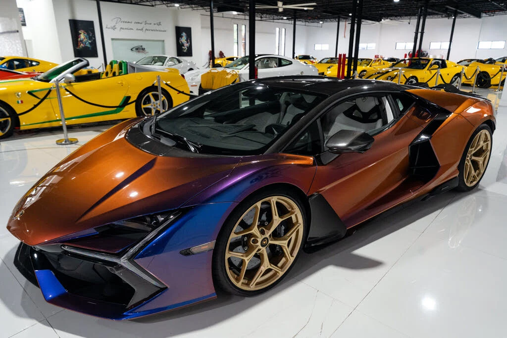 2025 Lamborghini Revuelto - Image 11 of 31