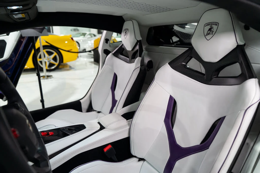 2025 Lamborghini Revuelto - Image 18 of 31